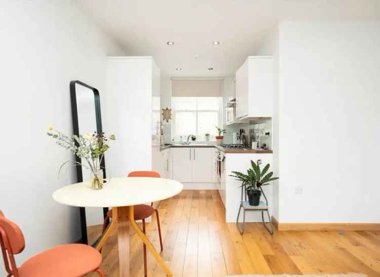 One Double Bedroom Flat Lower Clapton Gated Development Long Lease Chain Free