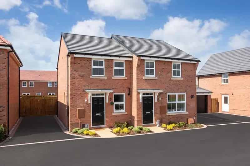 2 Bed House for Sale - Modern Kitchen & Garden