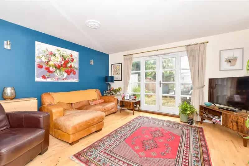 2 Bedroom Semi-Detached House for Sale in Arundel Old Town