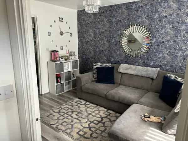 2 Bed Semi Detached House Driveway Newly Decorated Garden