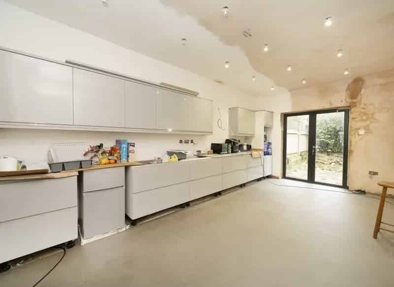 5 Bedroom Mid Terraced House Near Roundwood Park Harlesden