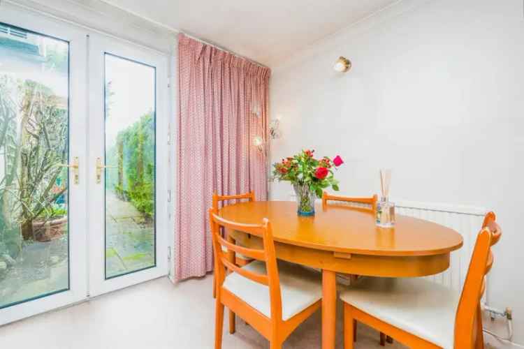 Two Bedroom Family Home Near Danescourt Train Station