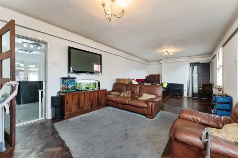 Three Bedroom Detached Georgian House with Workshop