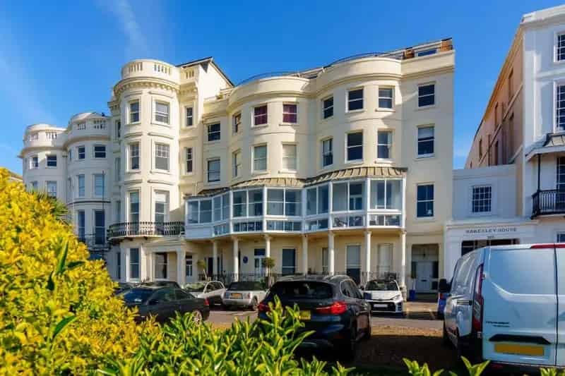 3 Bedroom Apartment with Indoor Pool and Garden For Sale