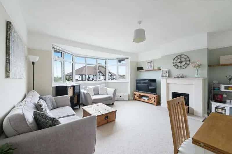 2 Bed Flat for Sale Near Worcester Park