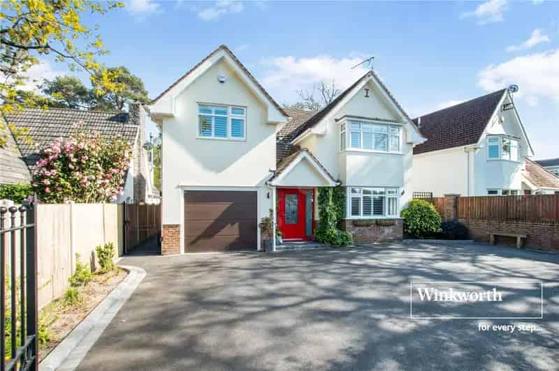 4 Bedroom Detached House West Parley Modernisation Potential