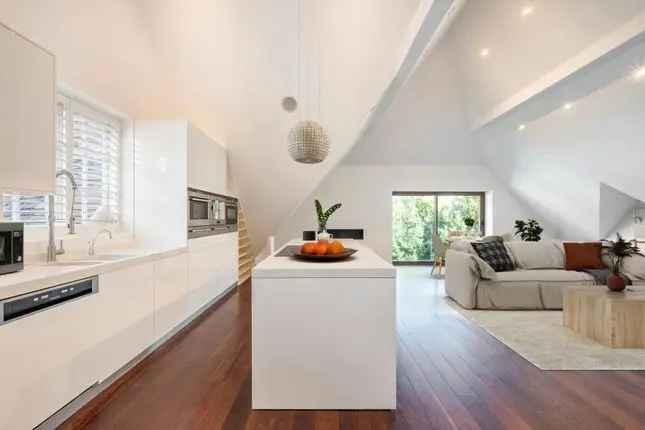 Flat for sale in Eton Avenue, Belsize Park, London NW3