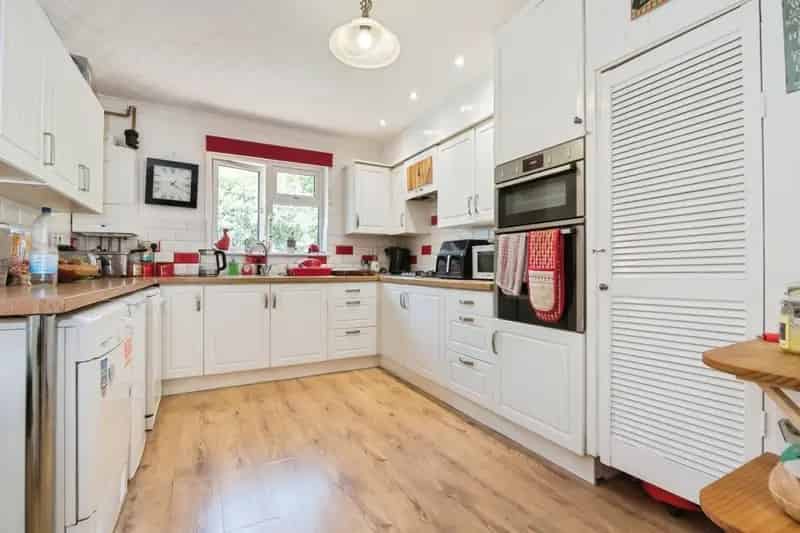 Spacious 3-Bed Detached Bungalow in Sholing