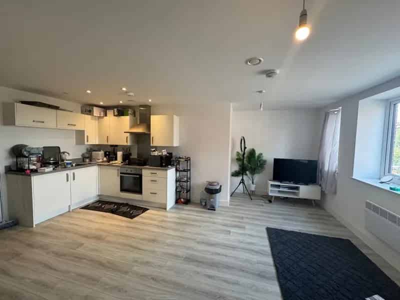 One Bedroom Apartment Near City Centre - Zero Deposit Available