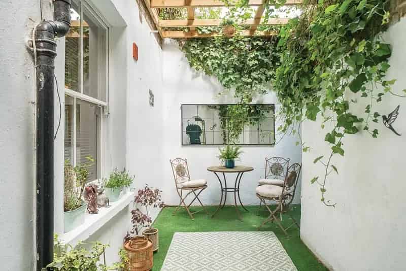 Victorian Charm Meets Modern Comfort 2-Bedroom Flat