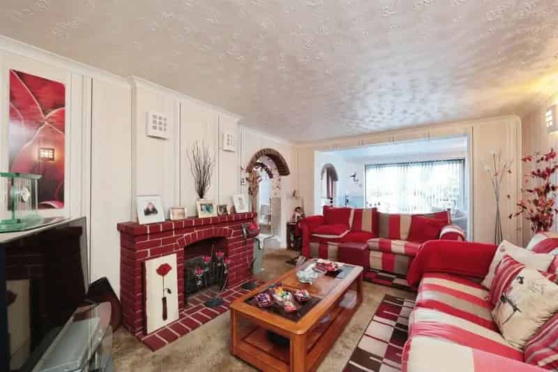 5 Bed End Terrace House Watford Family Home Large Garden Close to Station