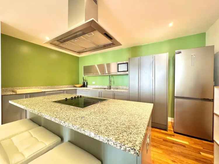 2 Bedroom Riverside Apartment with Leisure Centre Access
