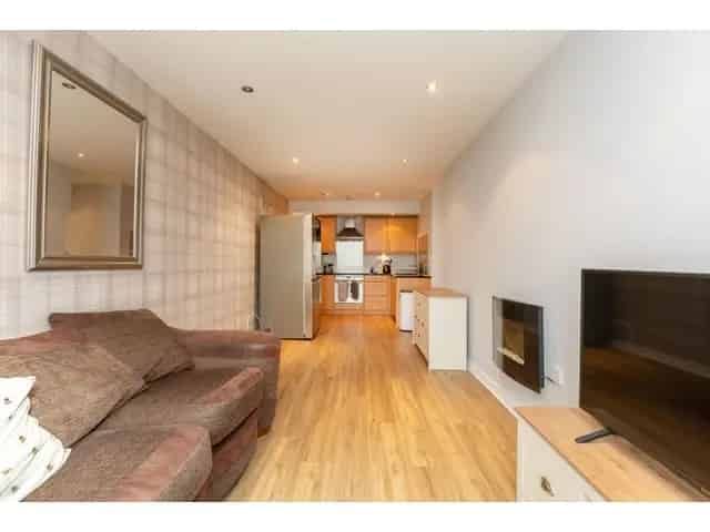 2 Bedroom Ground Floor Apartment with Private Terrace and Parking