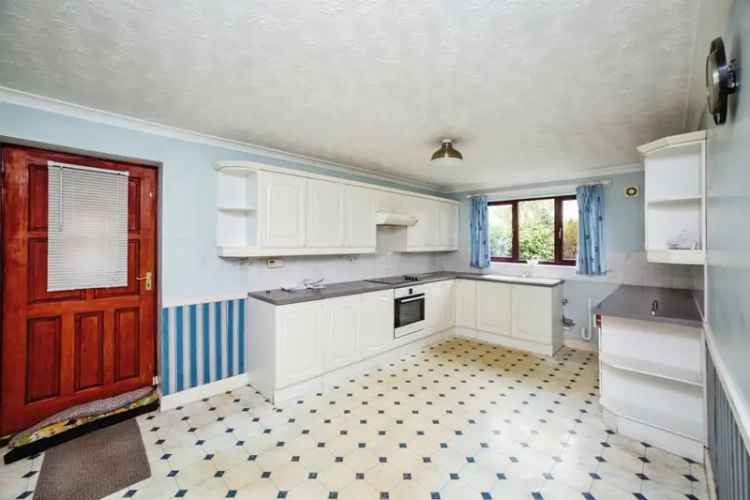 Huge Detached Family Home Four Bedrooms Large Garden