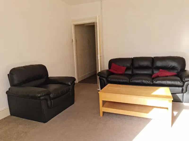 One Bedroom Duplex Flat High Street Location Available Now