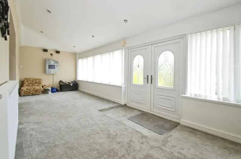 4 bedroom end of terrace house