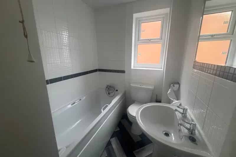 3 Bedroom Semi-Detached House Near Amenities