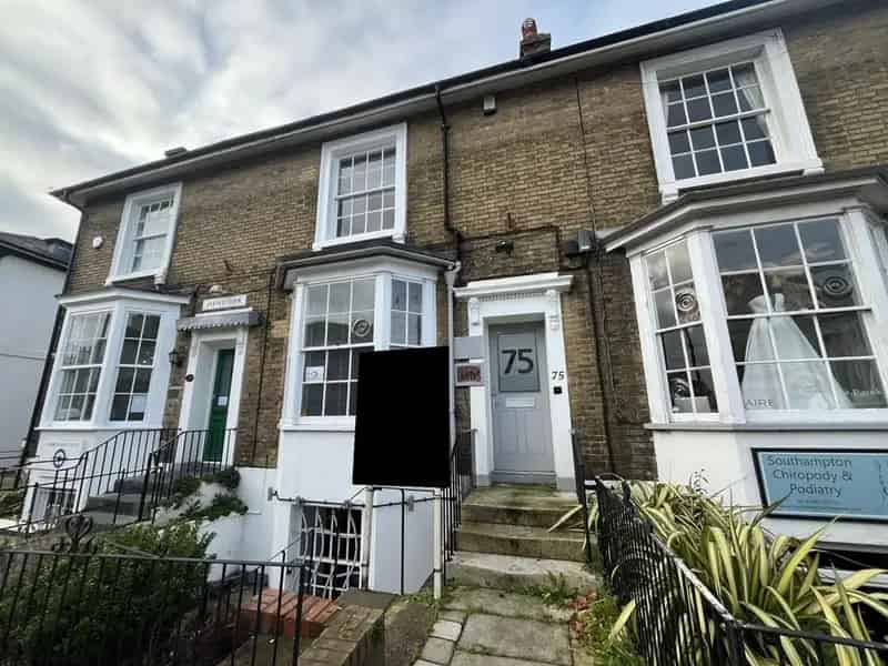Grade II Listed Building Commercial Space 1006 sq ft 2 Parking Spaces