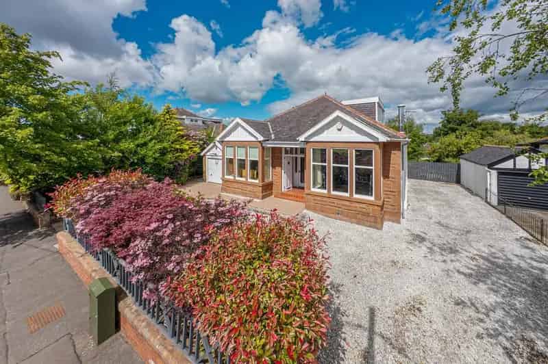6 Bedroom Detached House for Sale in Giffnock