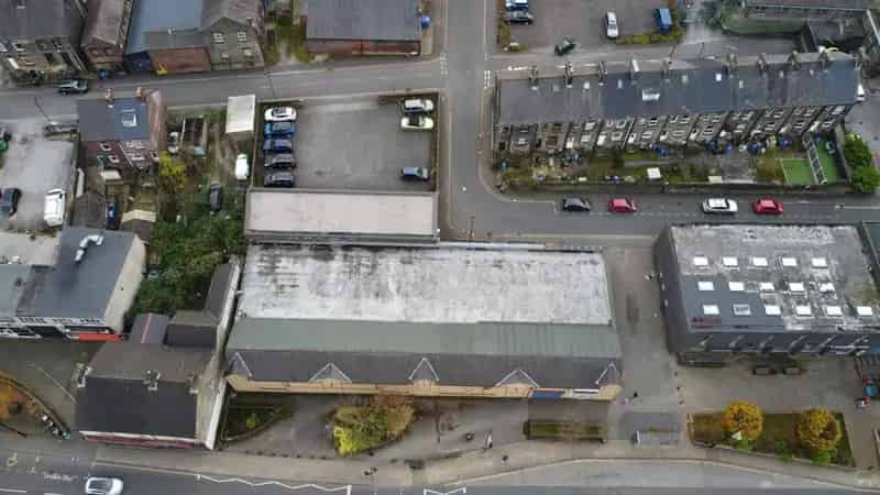 Retail Showroom with Rear Car Park