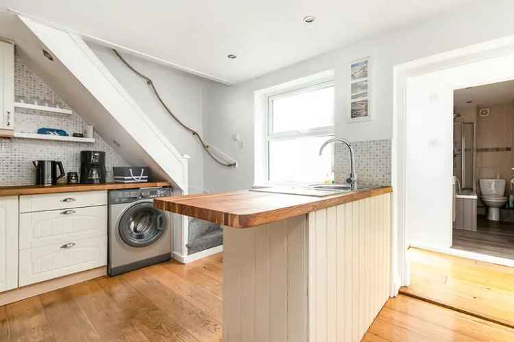 2 Bedroom Mid Terrace House for Sale near Rye Station