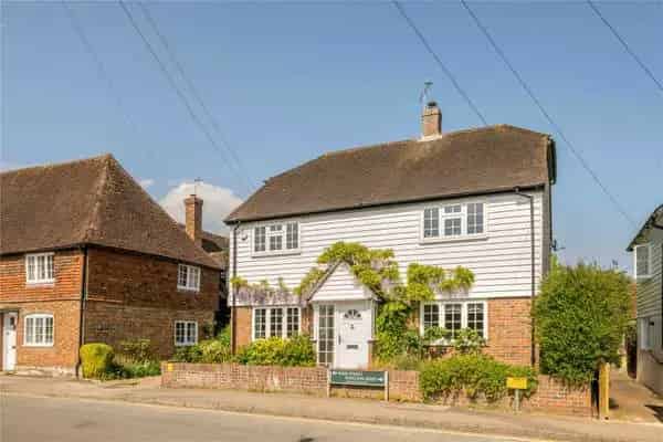 Six Bedroom Family Home with Cabin and Gardens in Marden Kent