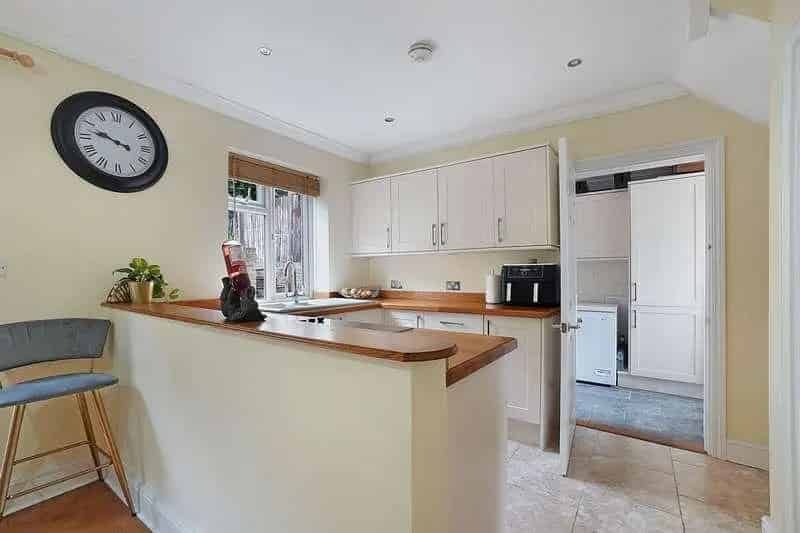 2 Bed Semi-Detached House for Sale Near Local Schools