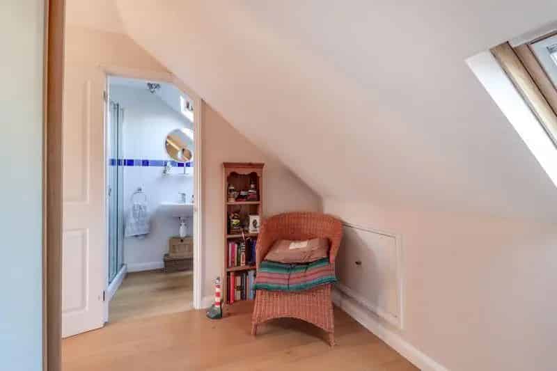 3 Bed House for Sale in Sunningdale - Extended Period Cottage