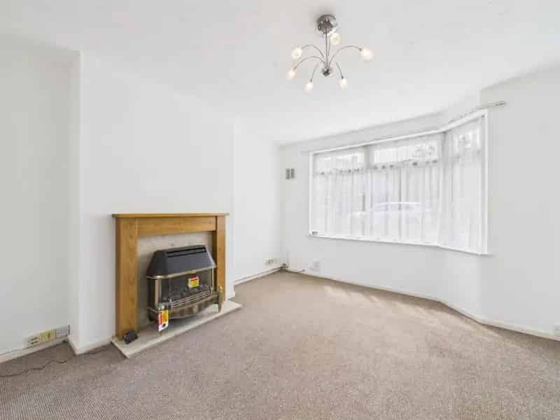 3 Bedroom House with Wooded Views and Off-Street Parking