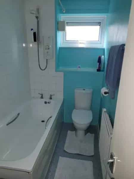 Large 3 Bedroom House Near Schools and Shops