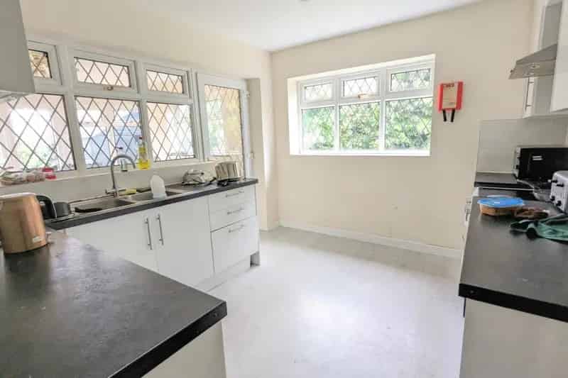 5 Bedroom House Near Campus Ample Parking