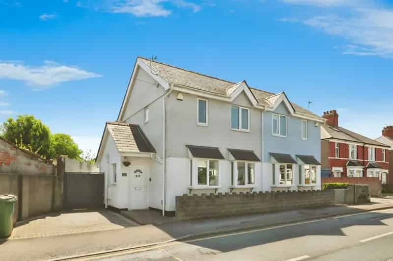 3 Bedroom Semi Detached House Near Whitchurch
