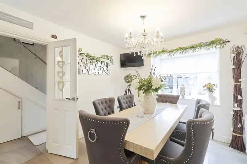 6 Bedroom Detached House Occupation Lane