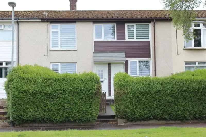 Spacious 3 Bed Mid Terrace Home Dundonald