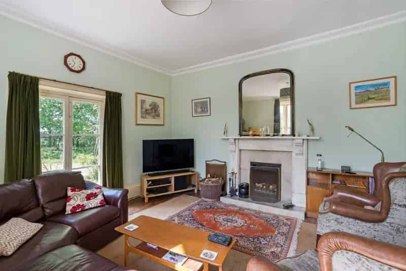 8 bedroom detached house for sale