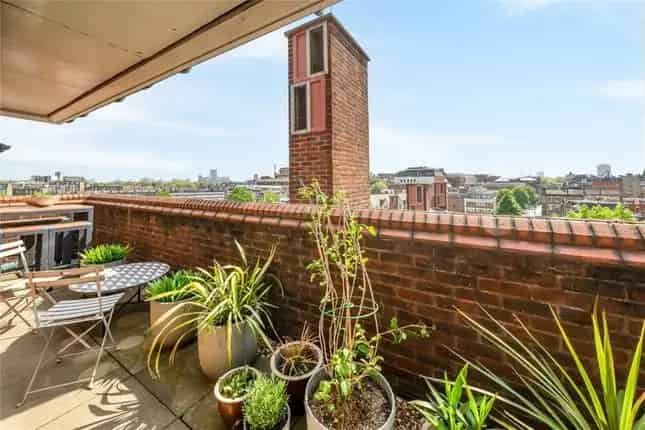 Luxury Penthouse Apartment 3 Beds 2 Baths 2 Parking Spaces