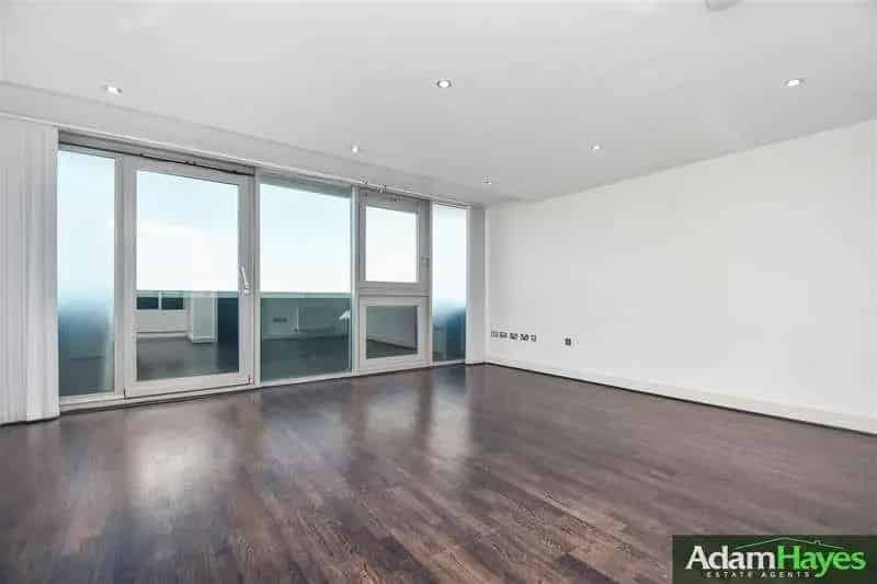 2 bed flat for sale