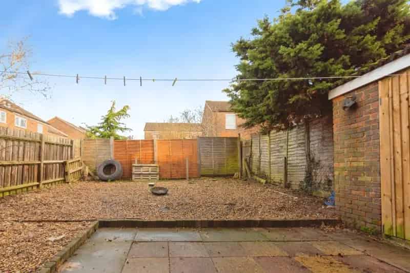Three Bedroom End Terraced House East Leighton Buzzard
