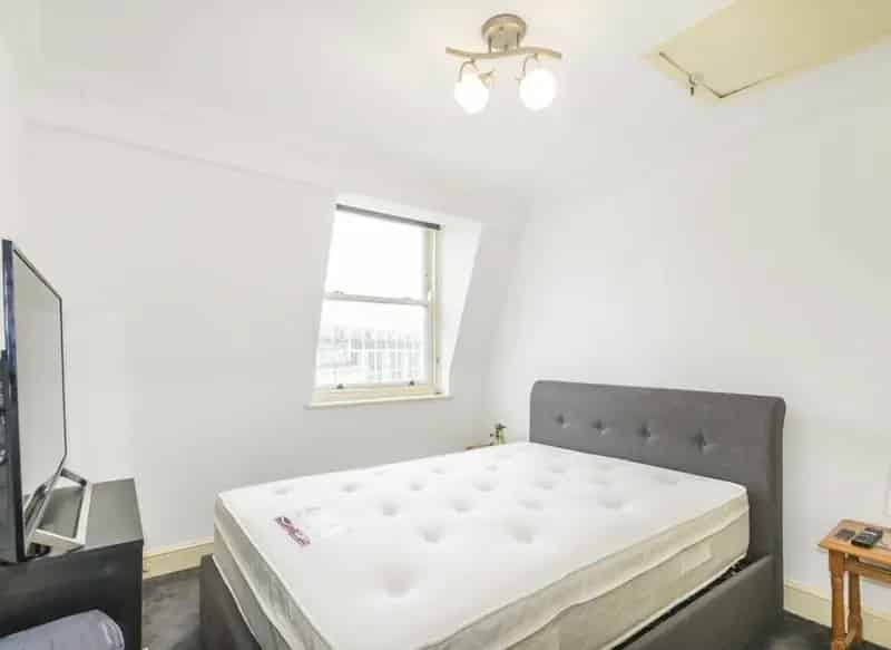 Spacious One Double Bedroom Apartment in Earl's Court