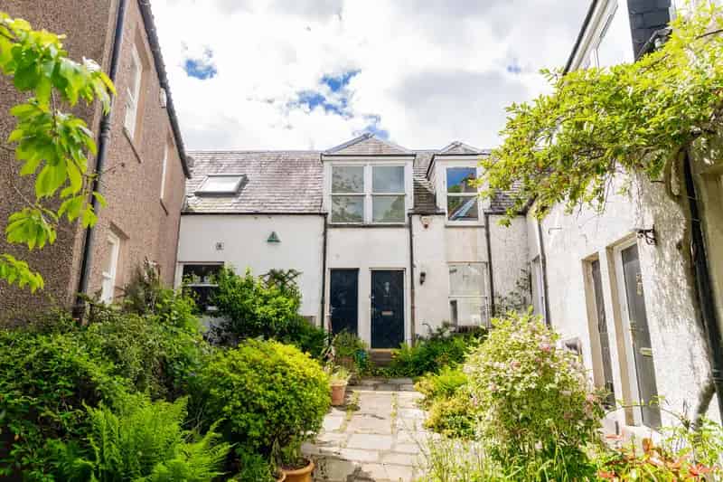 2 Bedroom House in Old Aberdeen - Modernisation Needed