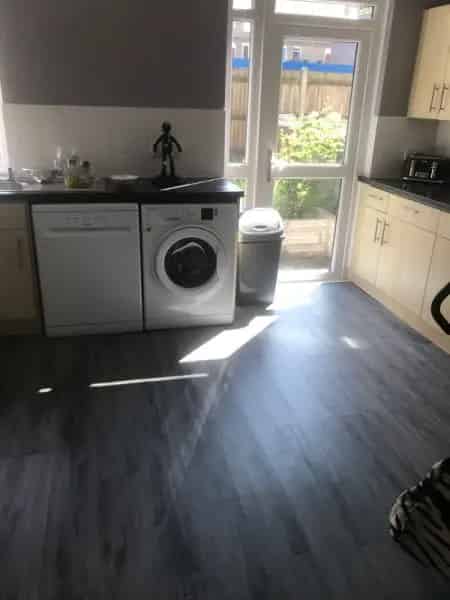 2 Bedroom Maisonette with Private Garden Near Train Station