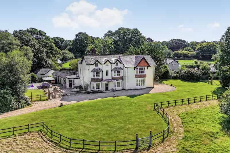 7 Bedroom Detached House With Pool And Equestrian Facilities