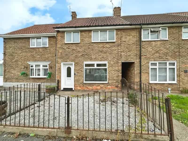3 Bed Mid Terrace House For Sale No Onward Chain