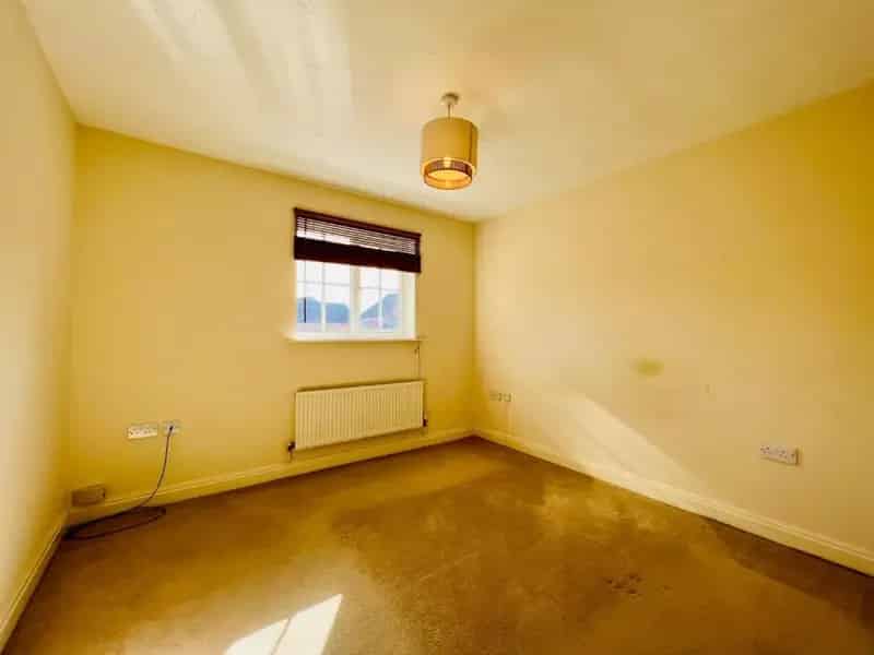 2 Bed Upper Maisonette Kennington - NO ONWARD CHAIN