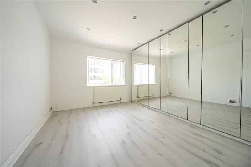 3 Bed Semi-Detached House with Modern Kitchen and Garden