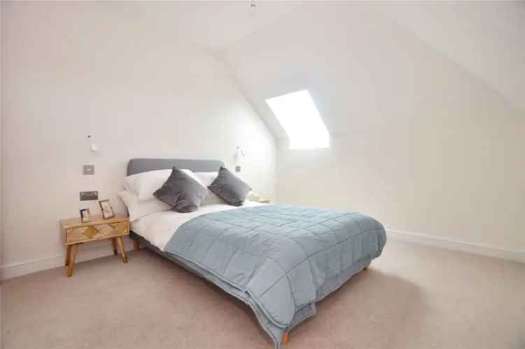 Flat For Sale in Leeds, England