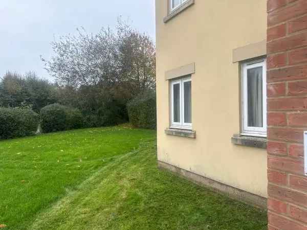 Flat For Rent in Warminster, England