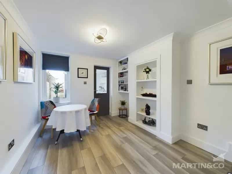 2 Bedroom House For Sale Fully Renovated Modern Kitchen 2 Bathrooms