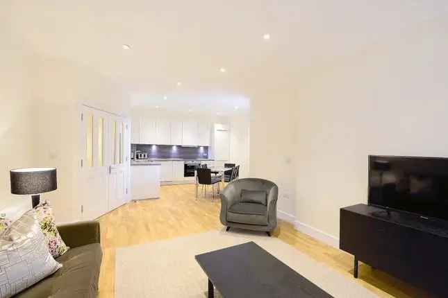 Flat to rent in Hamlet Gardens, London W6