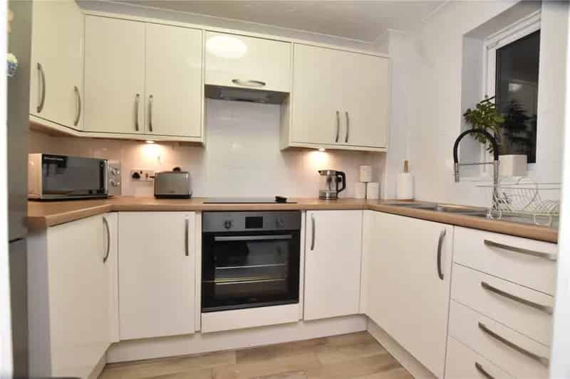Ground Floor Over 60s Apartment - Newly Fitted Kitchen & Bathroom